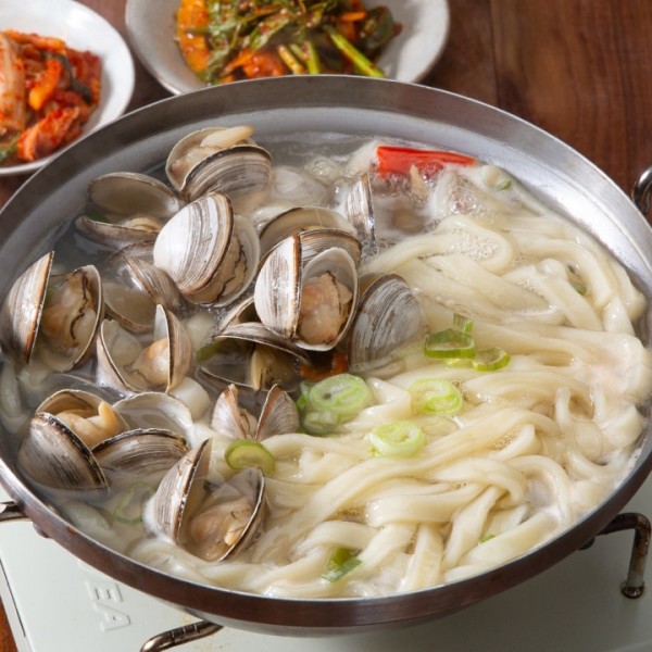 CJ프레시마켓,[쿠캣메이드] 조개시원 칼국수 550g x 2팩